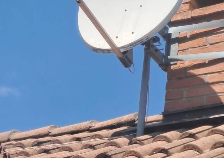 Segnale Sky ripristinato in condominio a Siziano — cavi...